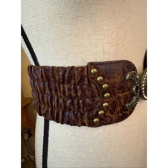 Vintage Belt Brown Distressed Leather Amber And Rhinestone Center Size M Gothic